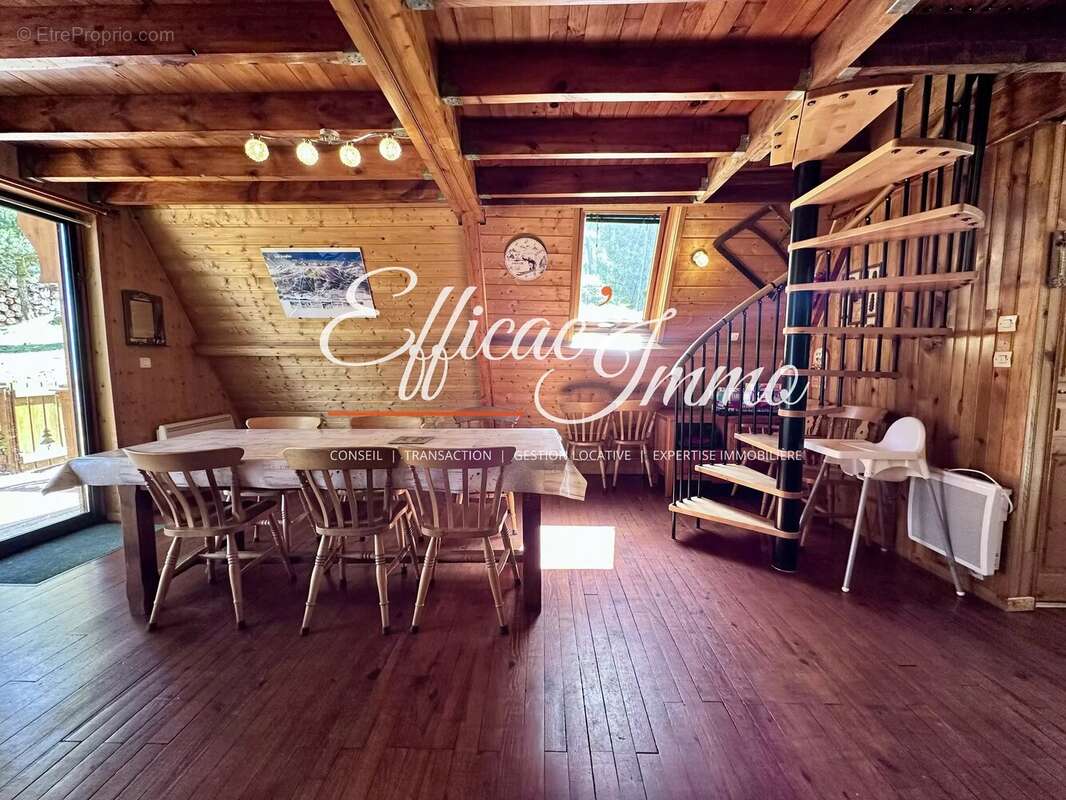 Les angles – chalet 4 faces – 90 m² – terrain de 1 185 m² – vue lac de matemale – vendu meublé - photo 4