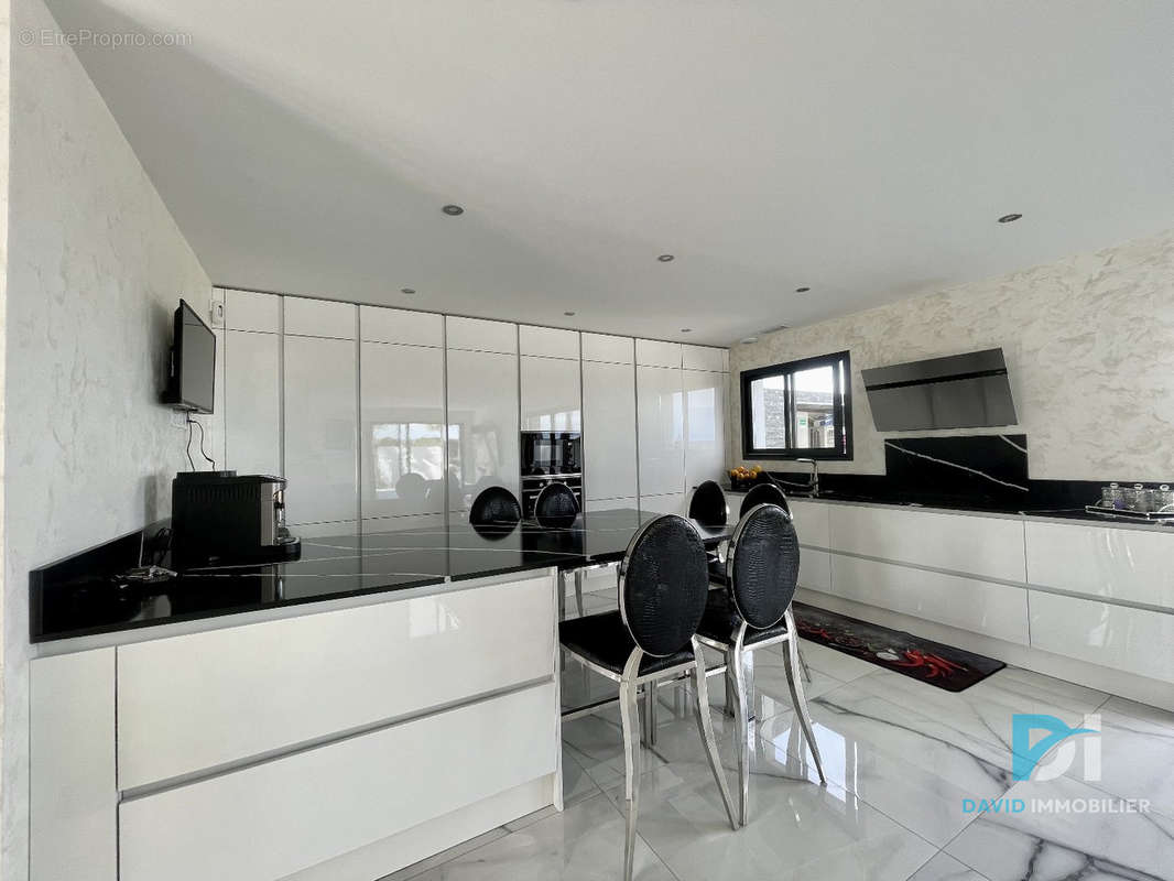 Maison à SAINT-THIBERY