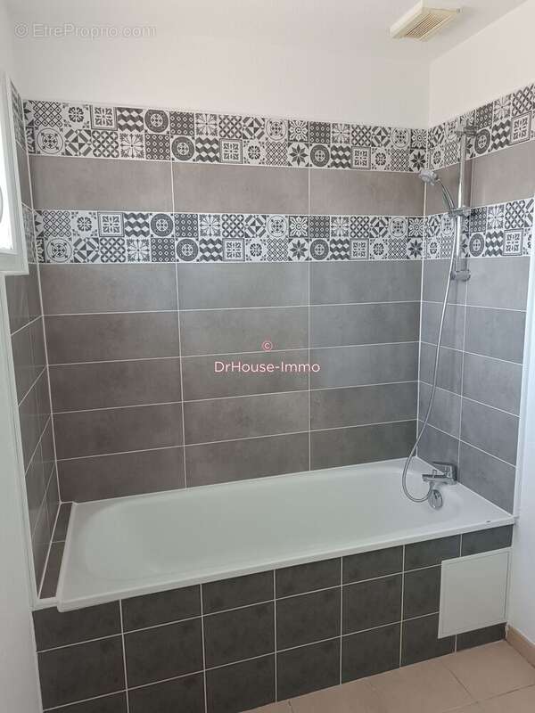 Maison 84 m² à Saint-Yzan-De-Soudiac  - photo 12