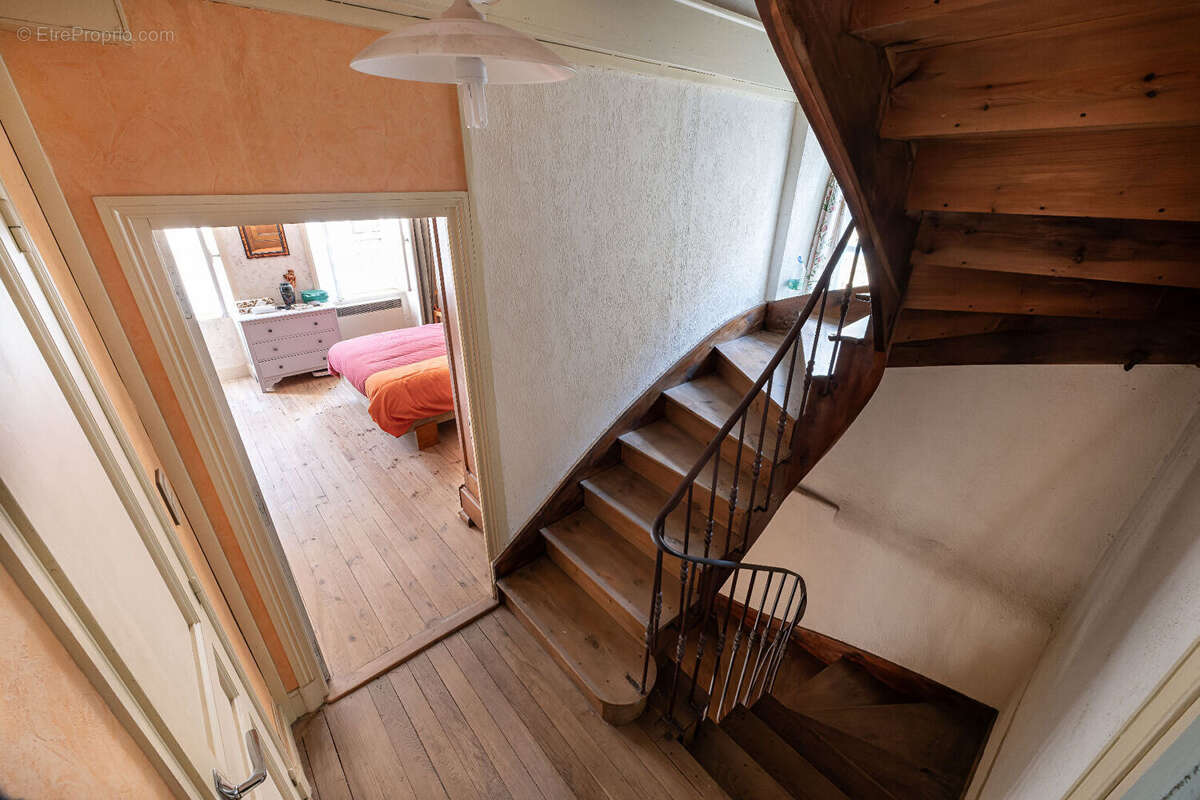 Maison à CHAMPAGNAT-LE-JEUNE