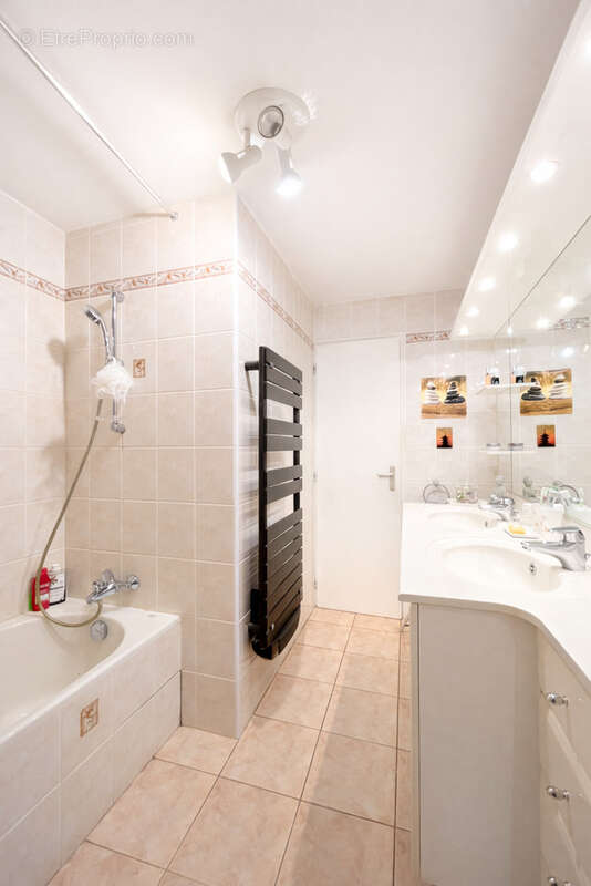 Maison à SAINT-GENIS-LES-OLLIERES