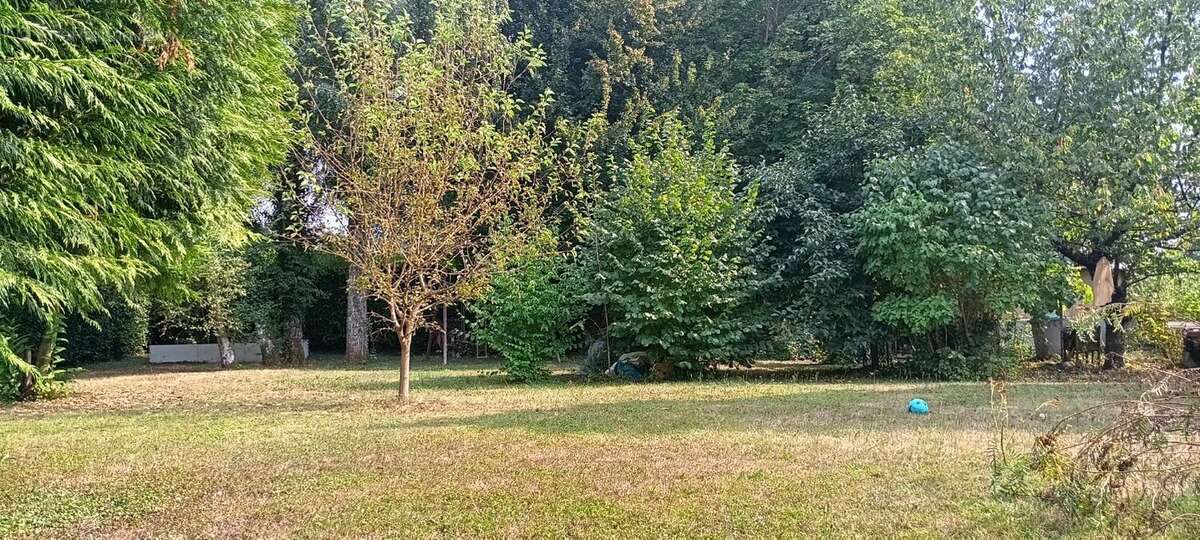 Terrain à SAINT-GENIS-POUILLY