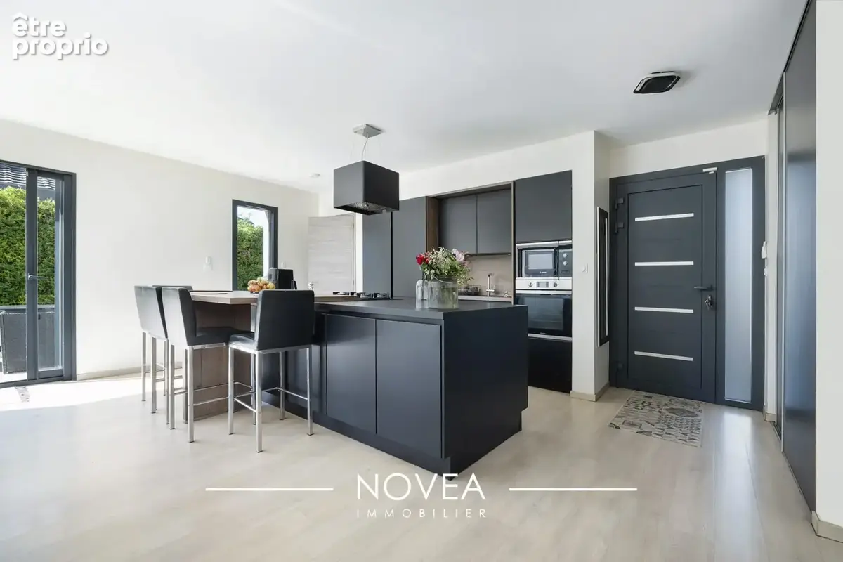 Maison 144 m² à Saint-Maurice-De-Beynost  - photo 9