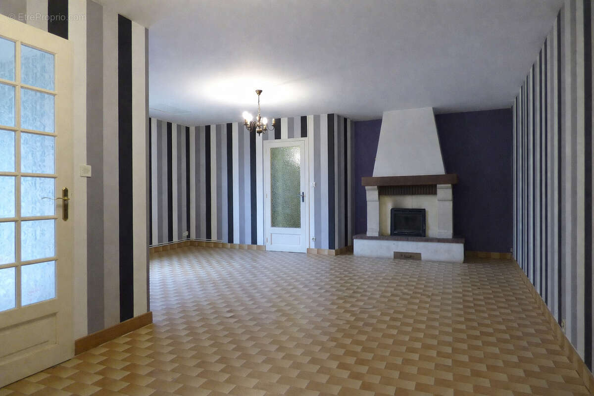 Maison à CHIRE-EN-MONTREUIL