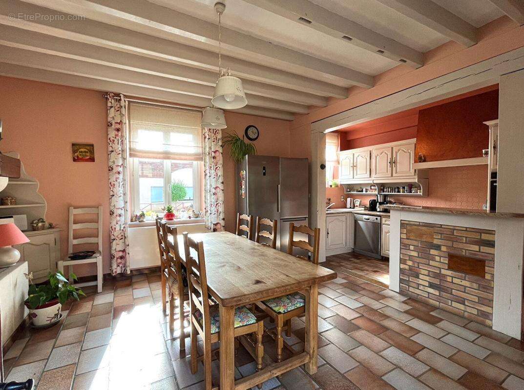 Maison à GIFFAUMONT-CHAMPAUBERT