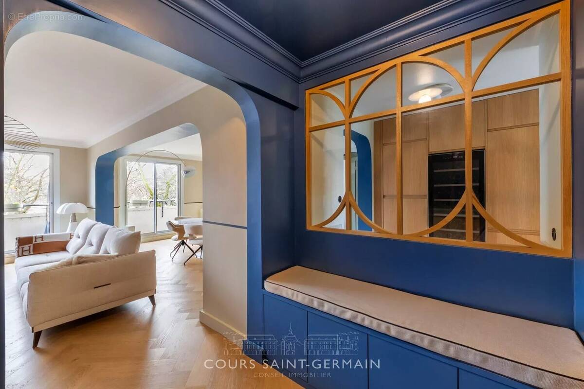 Appartement à PARIS-16E