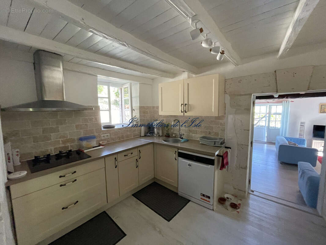 Maison à NANTEUIL-AURIAC-DE-BOURZAC