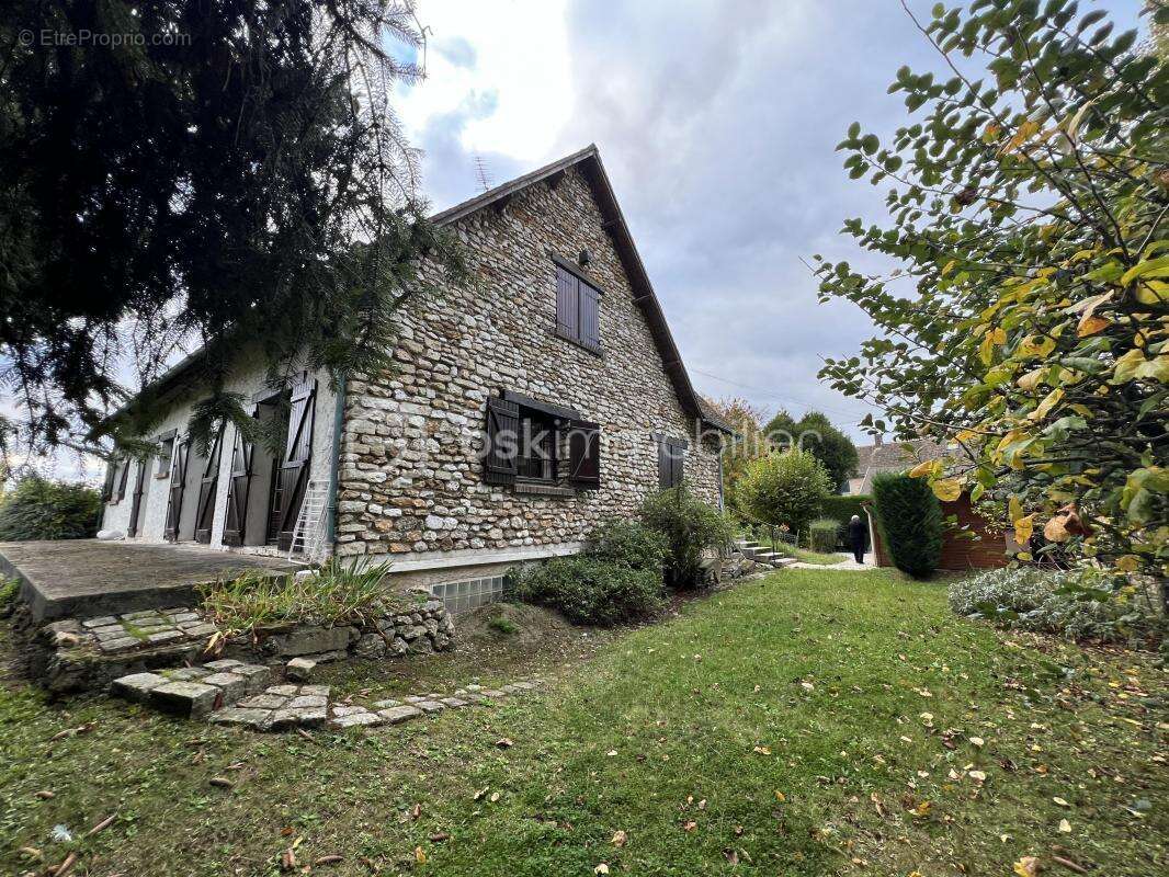 Maison à ORVILLIERS