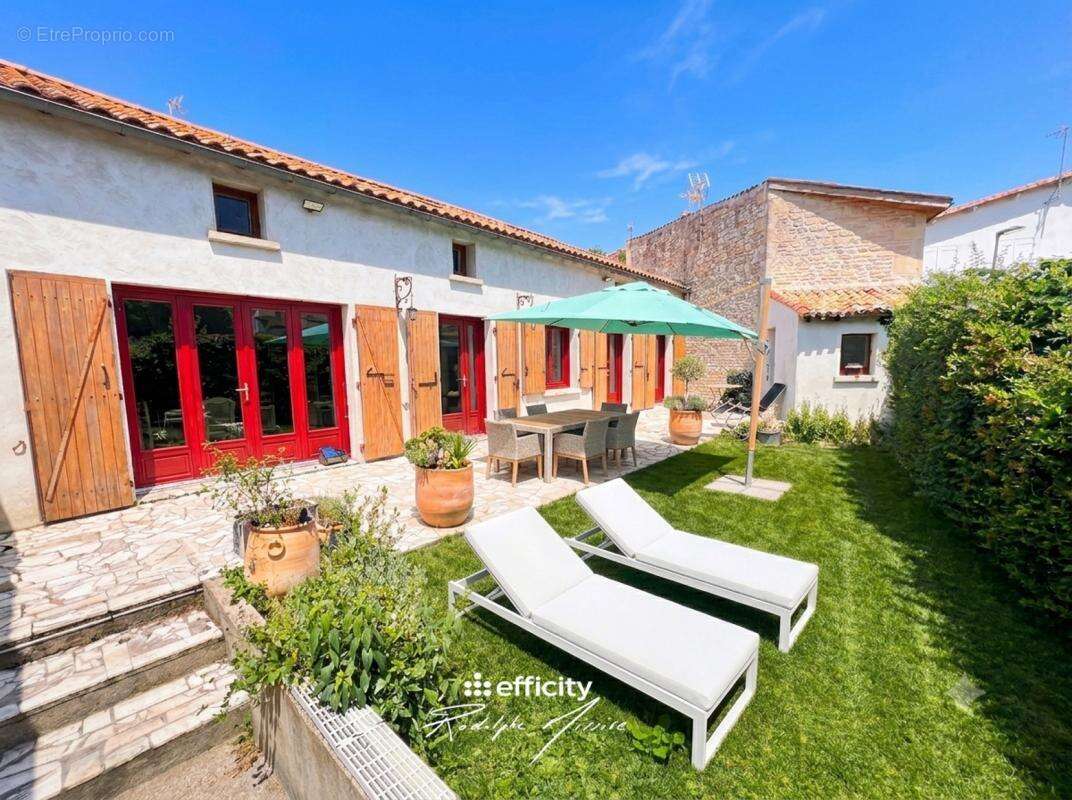 Maison à CHEF-BOUTONNE