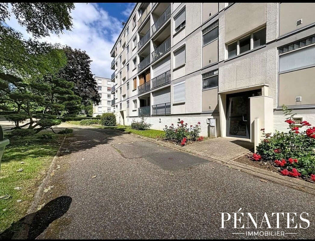 Appartement à MONT-SAINT-AIGNAN
