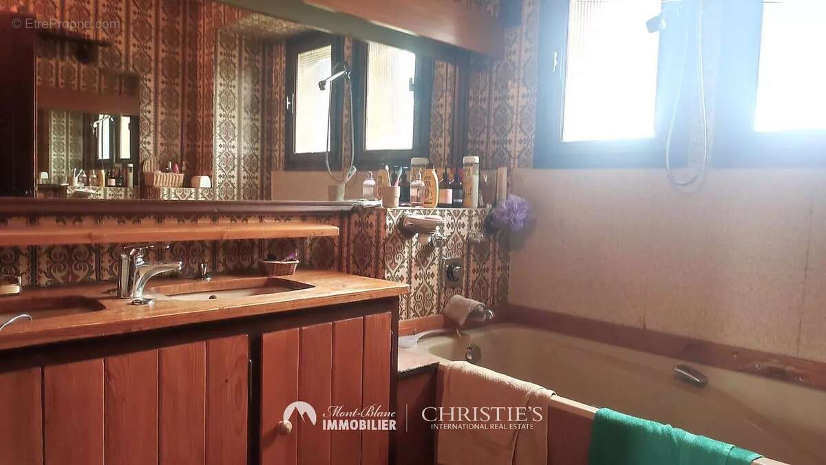 Maison à NOTRE-DAME-DE-BELLECOMBE