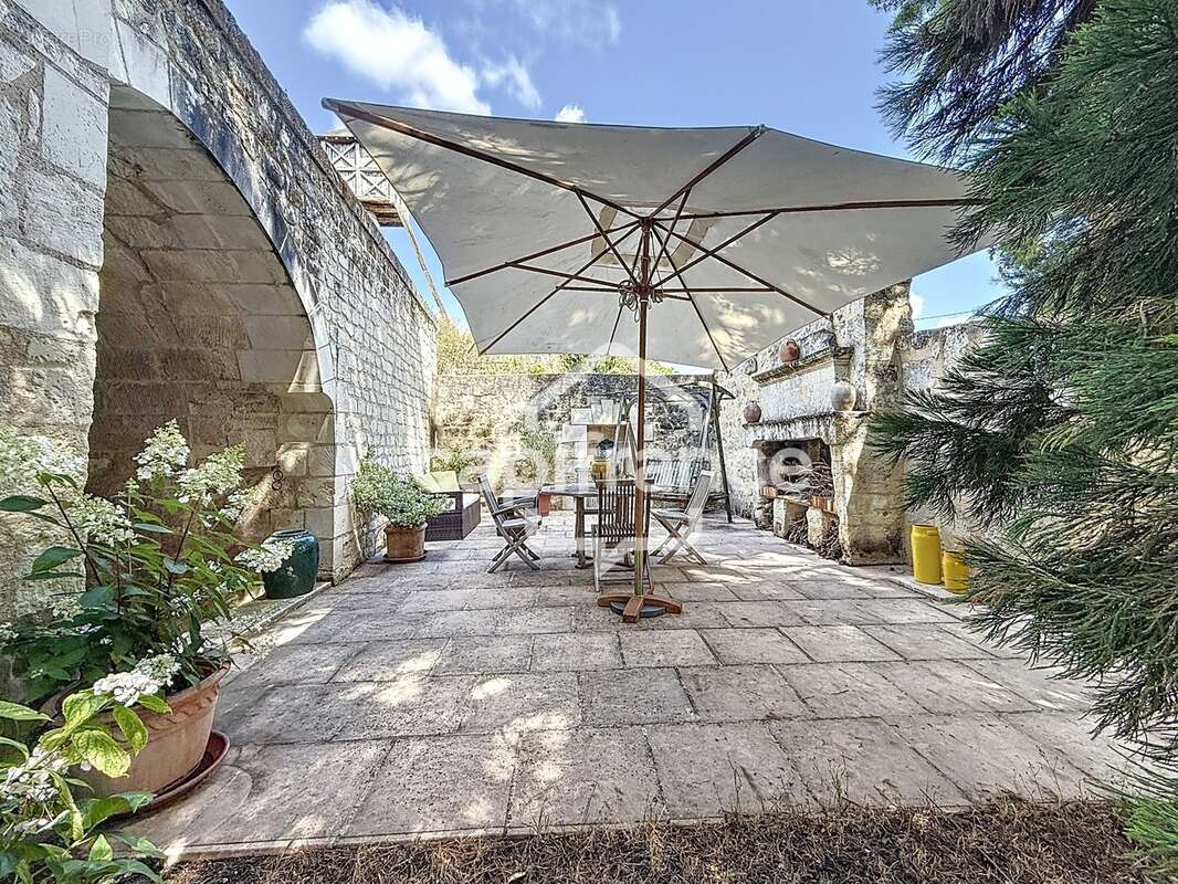 Ensemble de deux maisons et d'un moulin cavier, Savigny en Véron - photo 12