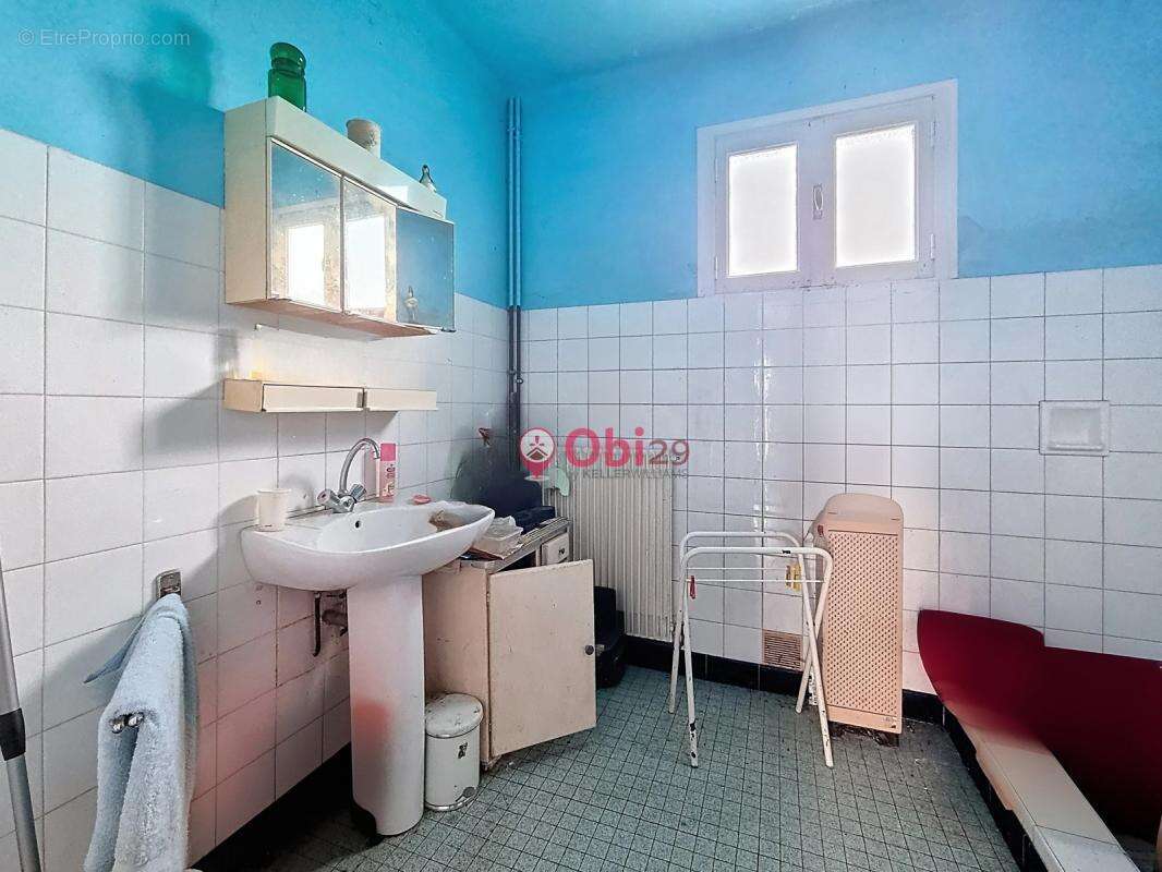 Maison à CHATEAUNEUF-DU-FAOU