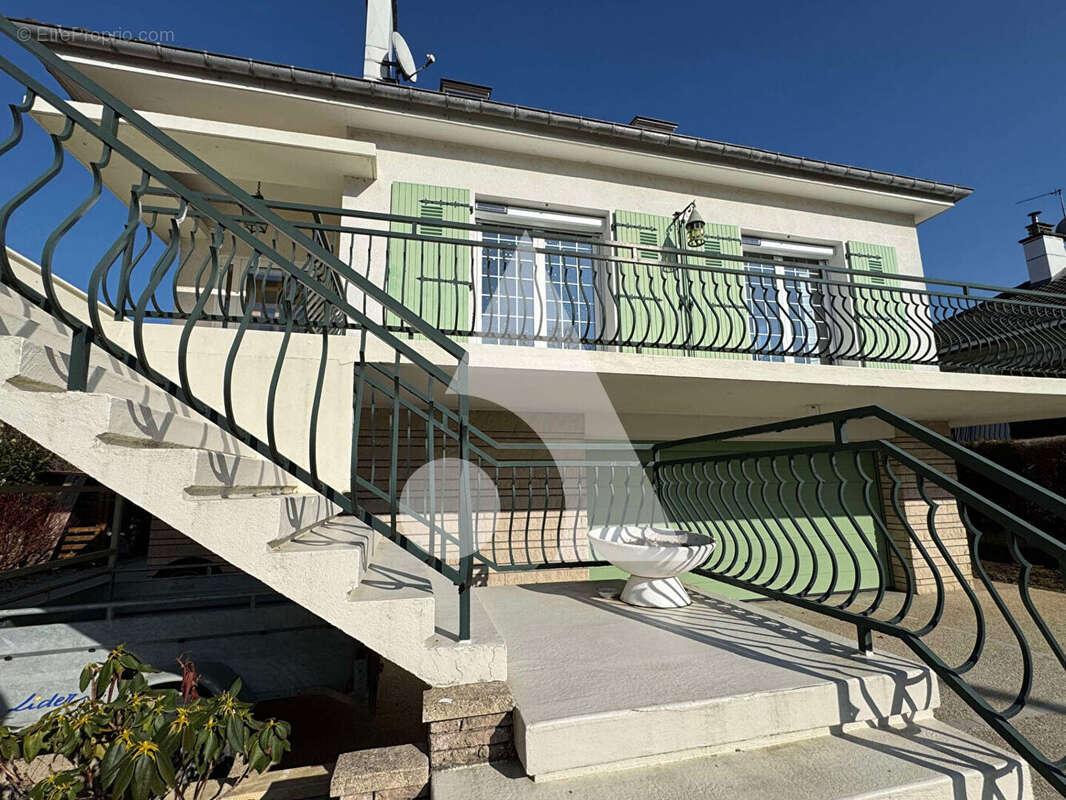 Maison à NEUFCHATEAU