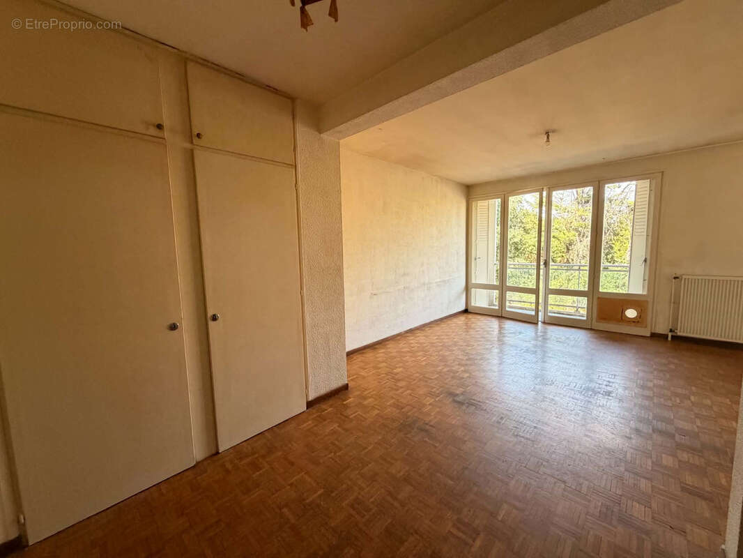 Exclusivité   toulouse saint-cyprien / fer à cheval   t2 de 39,46 m2 avec loggia de 7 m2 à rénover - photo 2