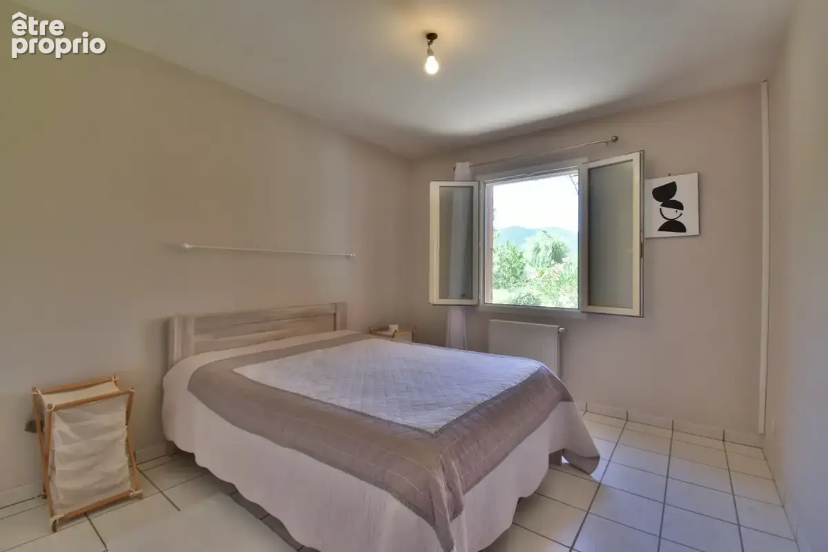 CARREFOUR BLÉONE-DURANCE – Villa traditionnelle de plain-pied en parfait état avec véranda, jardin et garage - photo 11