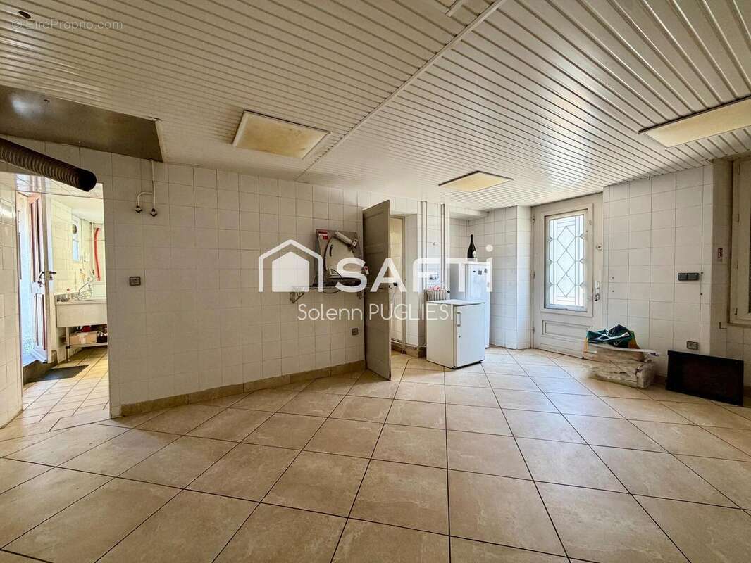 Appartement 230 m² à Colombe  - photo 4