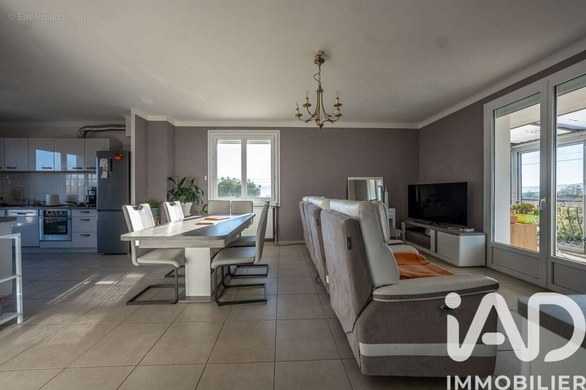 Photo 2 - Maison à SAINT-ETIENNE-DE-FONTBELLON