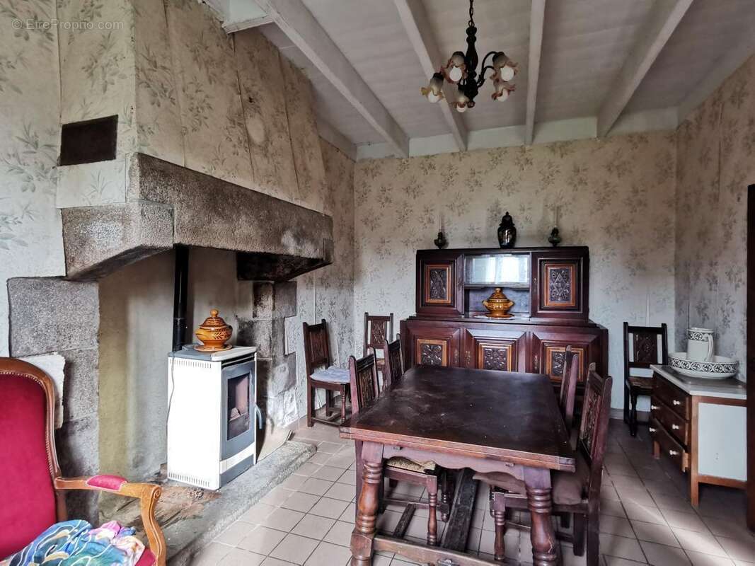 Maison à CAOUENNEC-LANVEZEAC