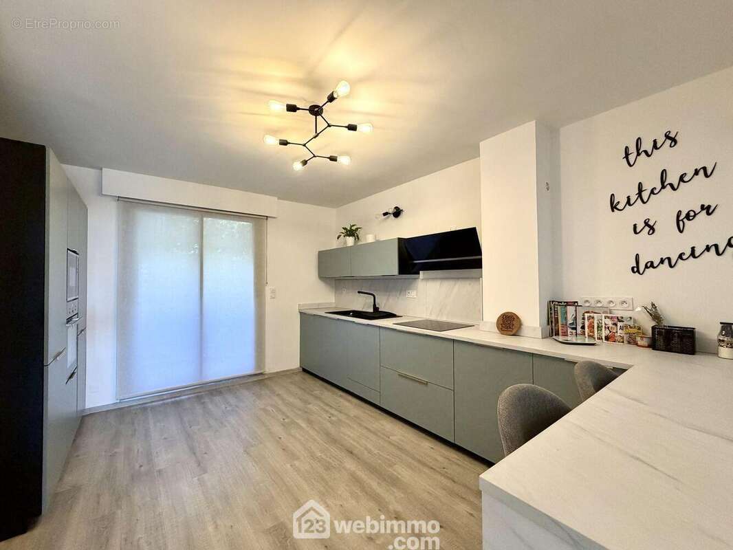 Cuisine équipée Mobalpa (2022) de 15 m2 + buanderie de 3,50 m2 - Appartement à VILLE-DI-PIETRABUGNO