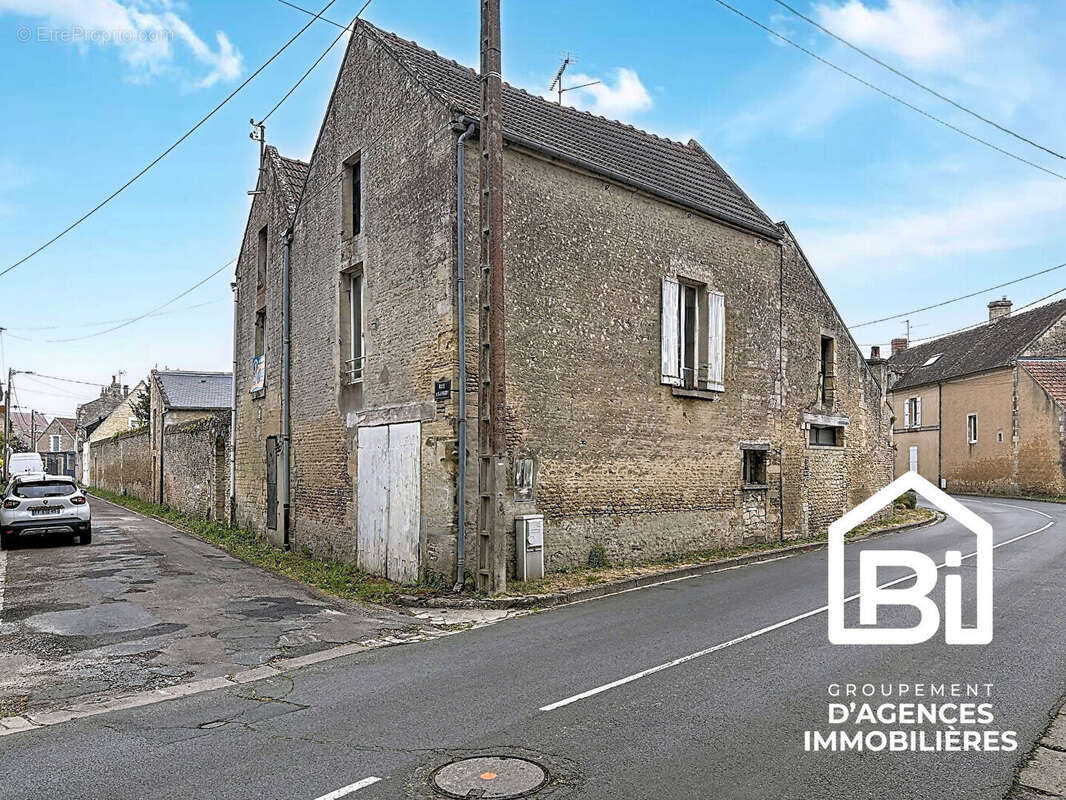 BERNIERES SUR MER - Lot de deux maisons en pierre à restaurer - photo 18