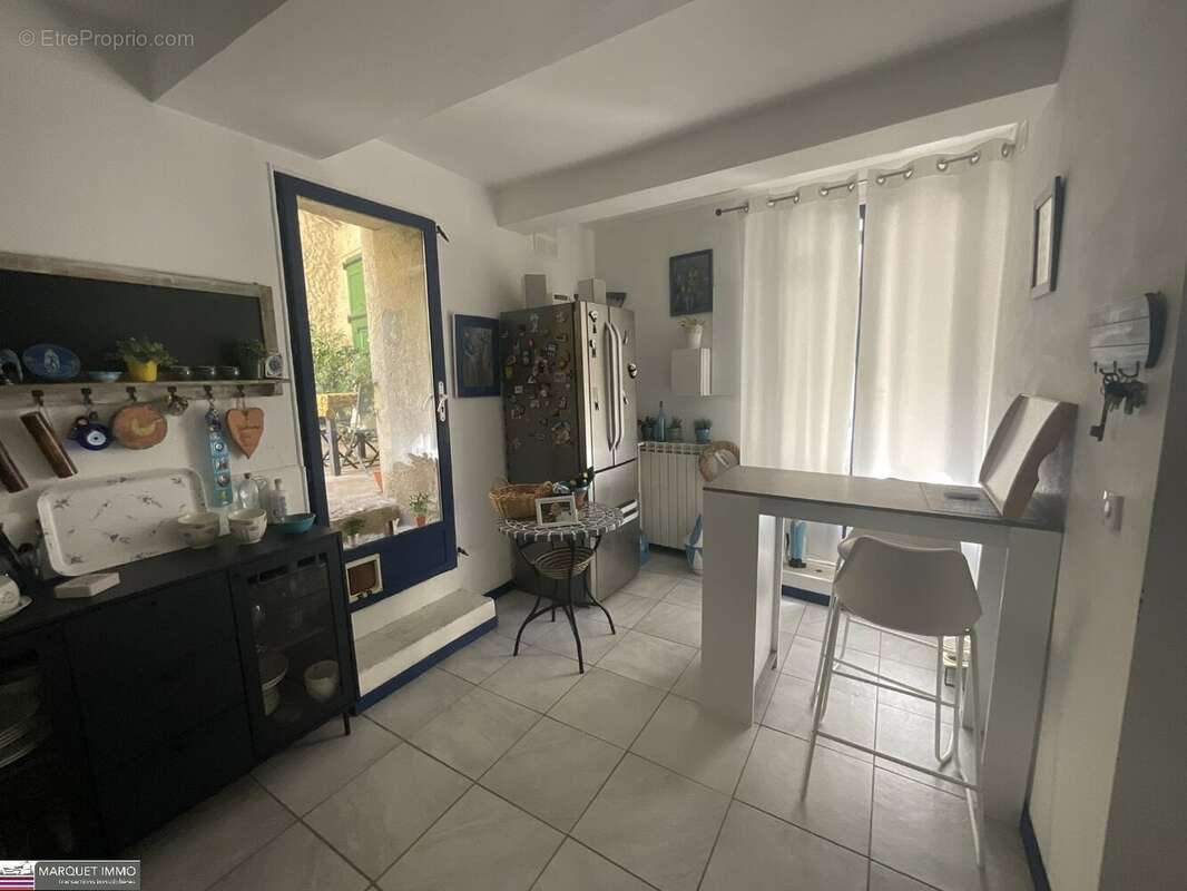 Le charme intemporel d'une Maison de Maitre T6 offrant 176 m² donnant sur patio intimiste avec piscine, nichée au coeur de Corne - photo 12