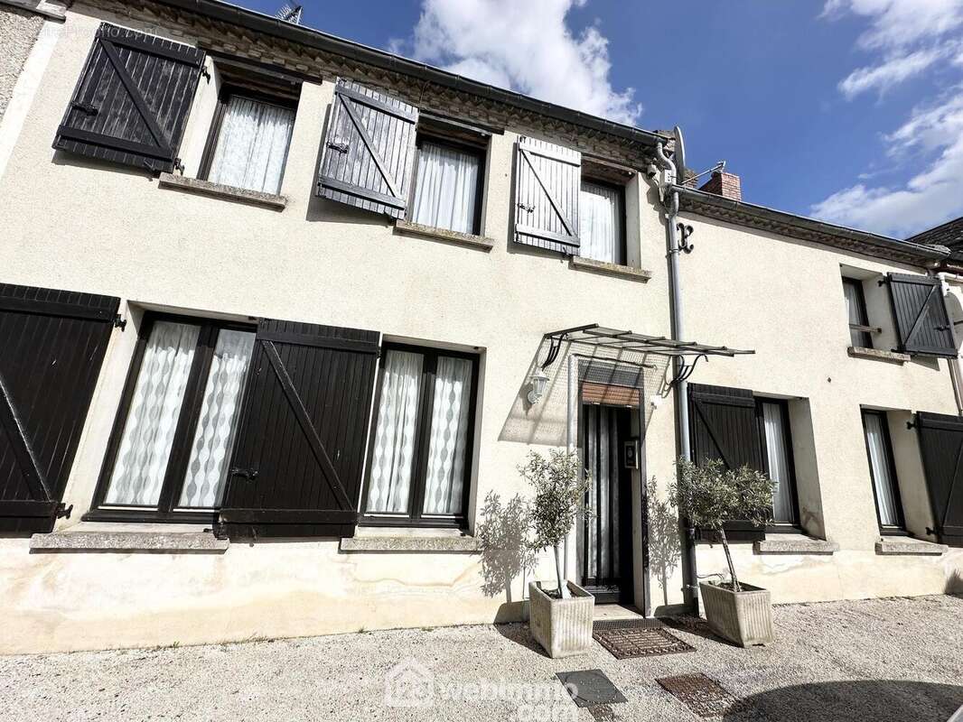 Située dans un village calme et agréable