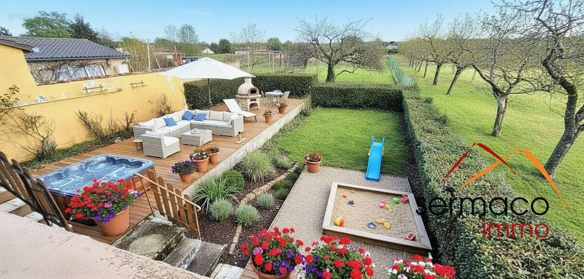 Espace extérieur à l'arrière (IA) - Maison à GROSBLIEDERSTROFF