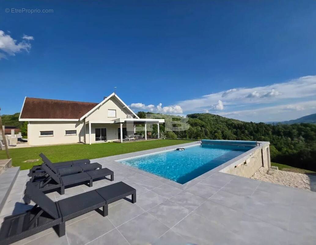 Maison à CREMPIGNY-BONNEGUETE