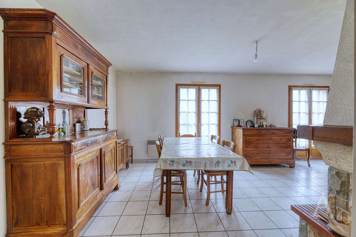 Maison à MONTAIGU