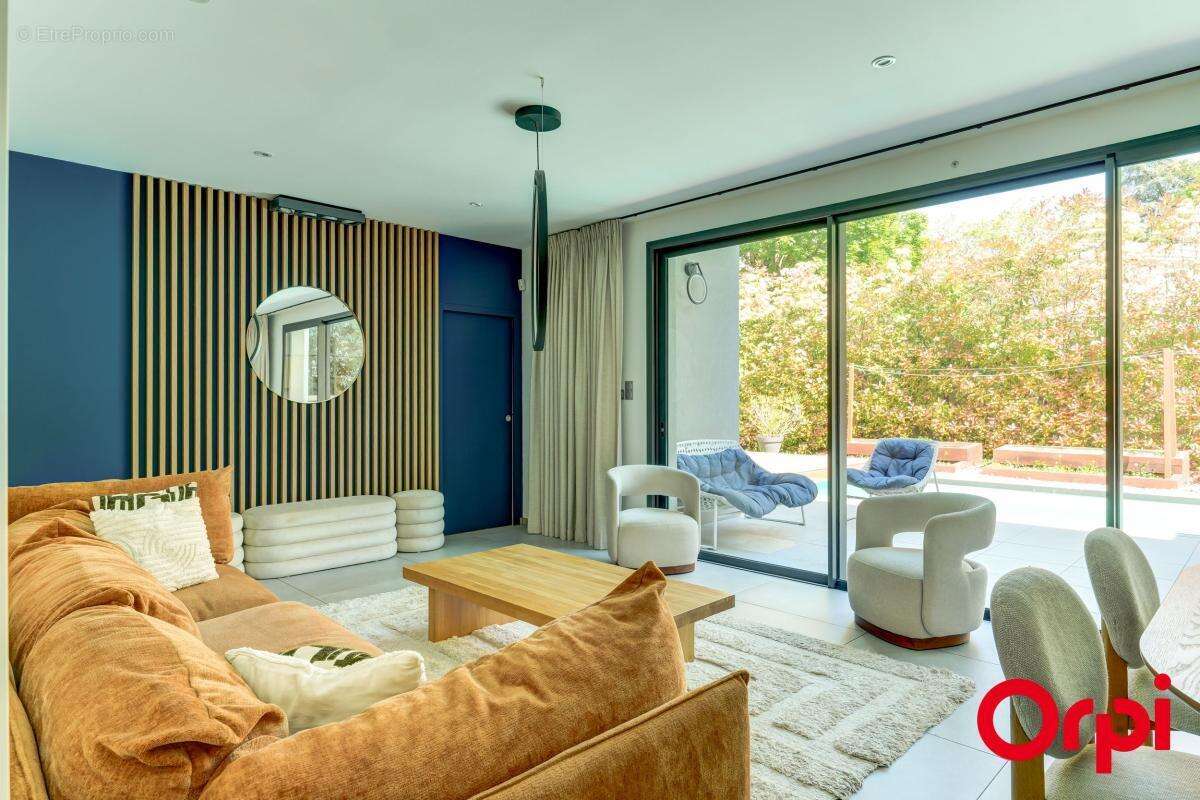 Maison  contemporaine de 180 m2 avec piscine À Vendre - photo 10