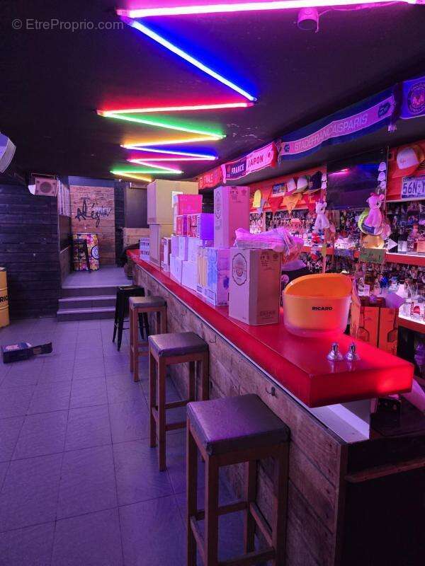 Commerce à PARIS-6E