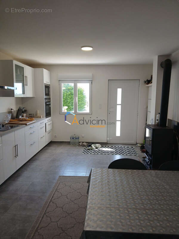 Maison à SAINT-DENIS-LES-REBAIS