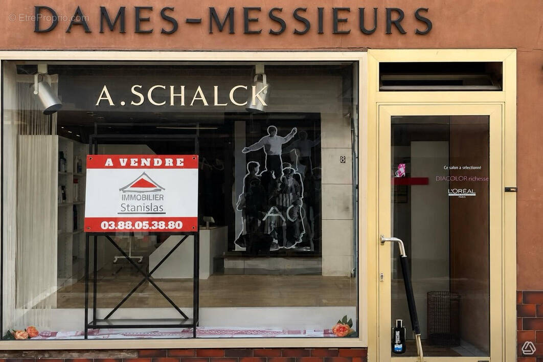 OPPORTUNITÉ RARE AU CŒUR DE WISSEMBOURG : Murs commerciaux d'une institution locale & Appartement de fonction - photo 1