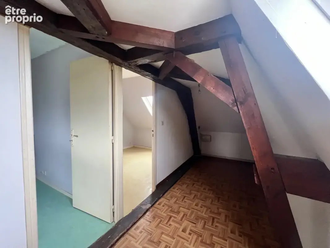 Maison à rénover 3 chambres + cour - photo 14
