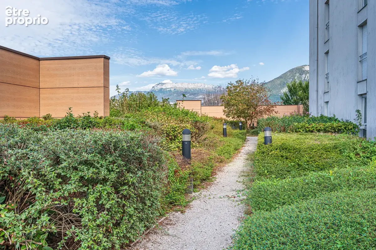 ANNECY HYPER-CENTRE - T3 de 81 M2 hab. avec Terrasse de 51 M2 - Double Garage - photo 9
