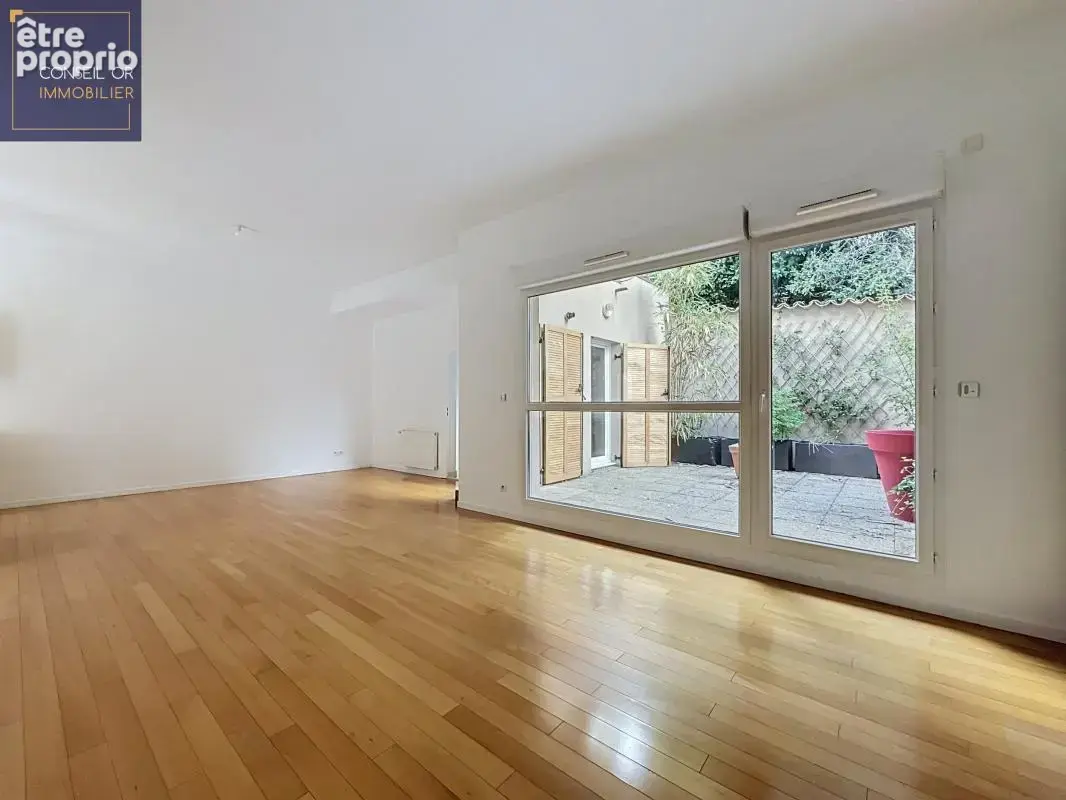 Duplex Oullins centre – 5 pièces – 124 m² – 4 chambres – Terrasse 40 m² – Calme, proche métro, belle hauteur sous plafond, garag - photo 3