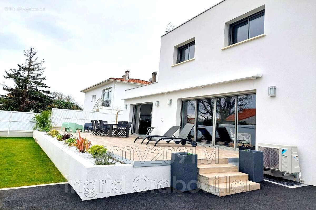 Maison à VAUX-SUR-MER