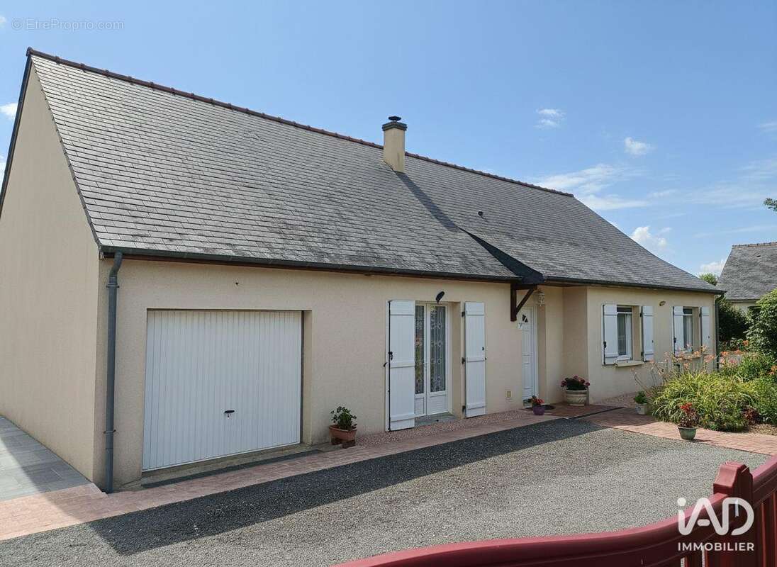 Maison 115 m² à Saint-Laurent-En-Gatines  - photo 2
