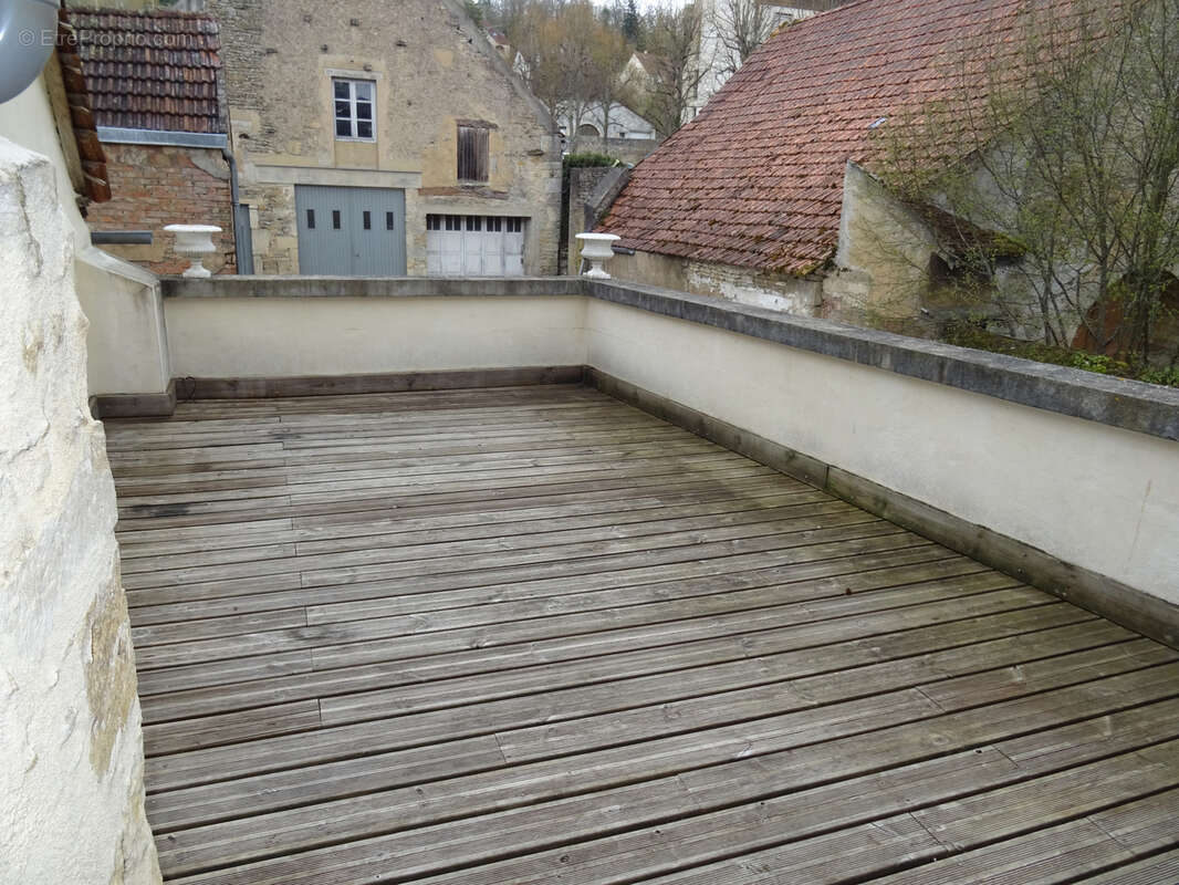 Appartement à L'ISLE-SUR-SEREIN
