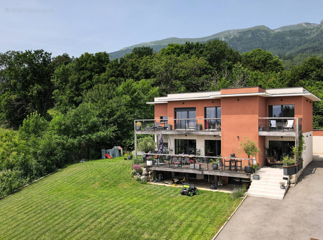 Maison à THOIRY