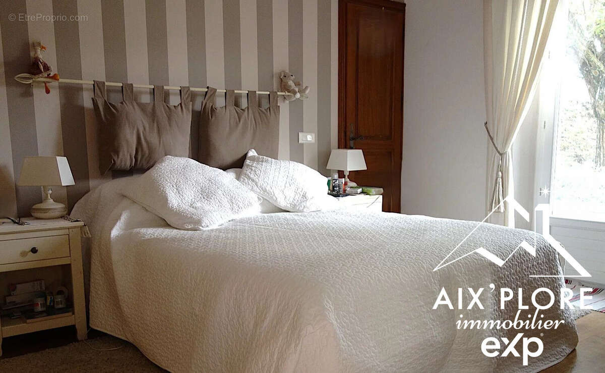 Maison à ENTRECHAUX