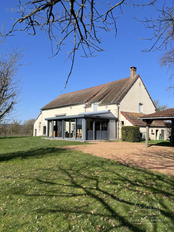 Maison à CRUX-LA-VILLE