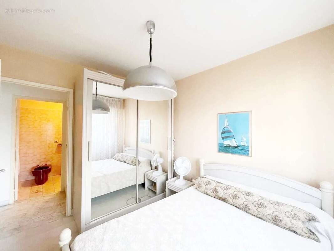 Appartement à SAINT-LAURENT-DU-VAR