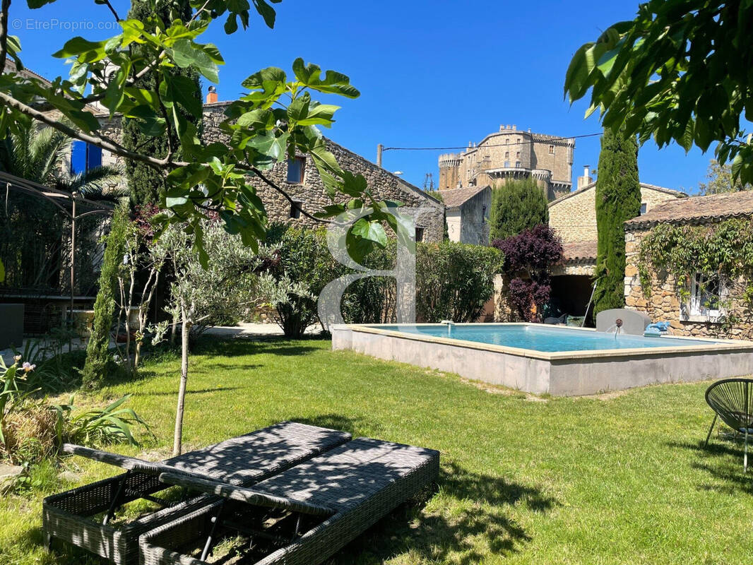 Maison à SUZE-LA-ROUSSE