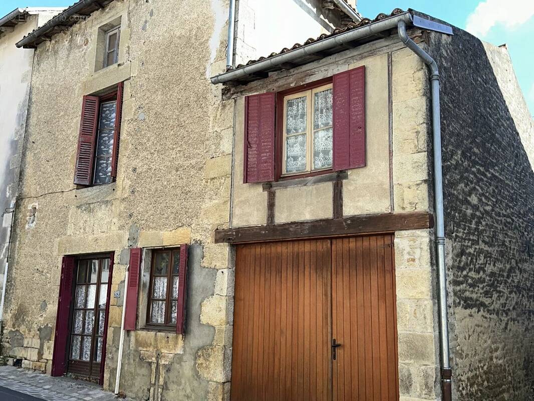 Maison à SAINT-MAURICE-LA-CLOUERE