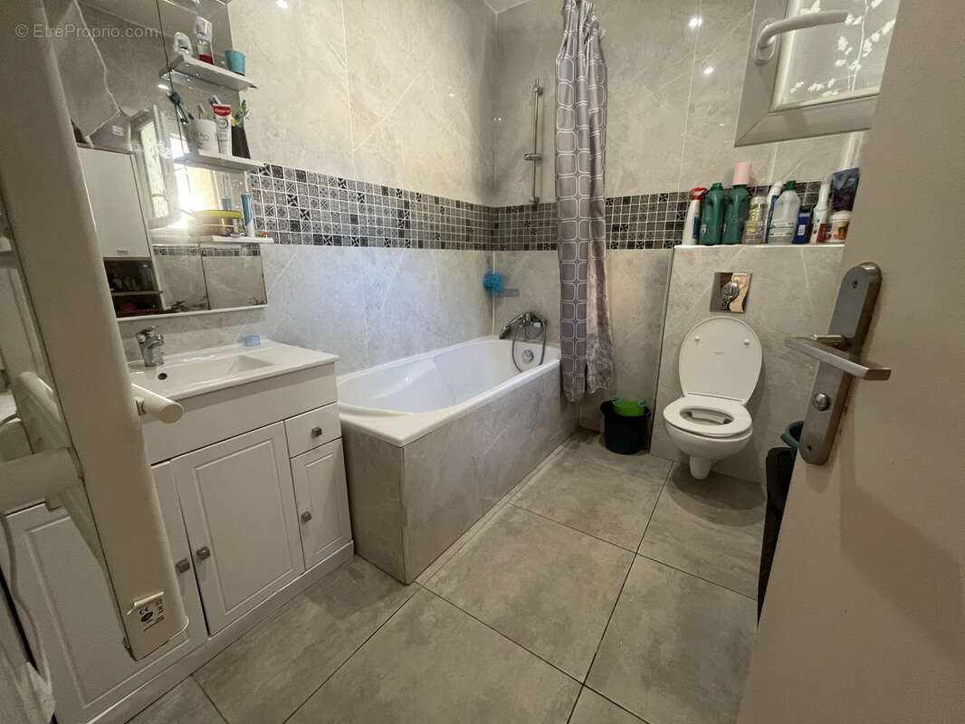 Toulon Ouest, maison 125M2, 4 chambres, parcelle 556M2, 3 parkings, dépendances. - photo 9