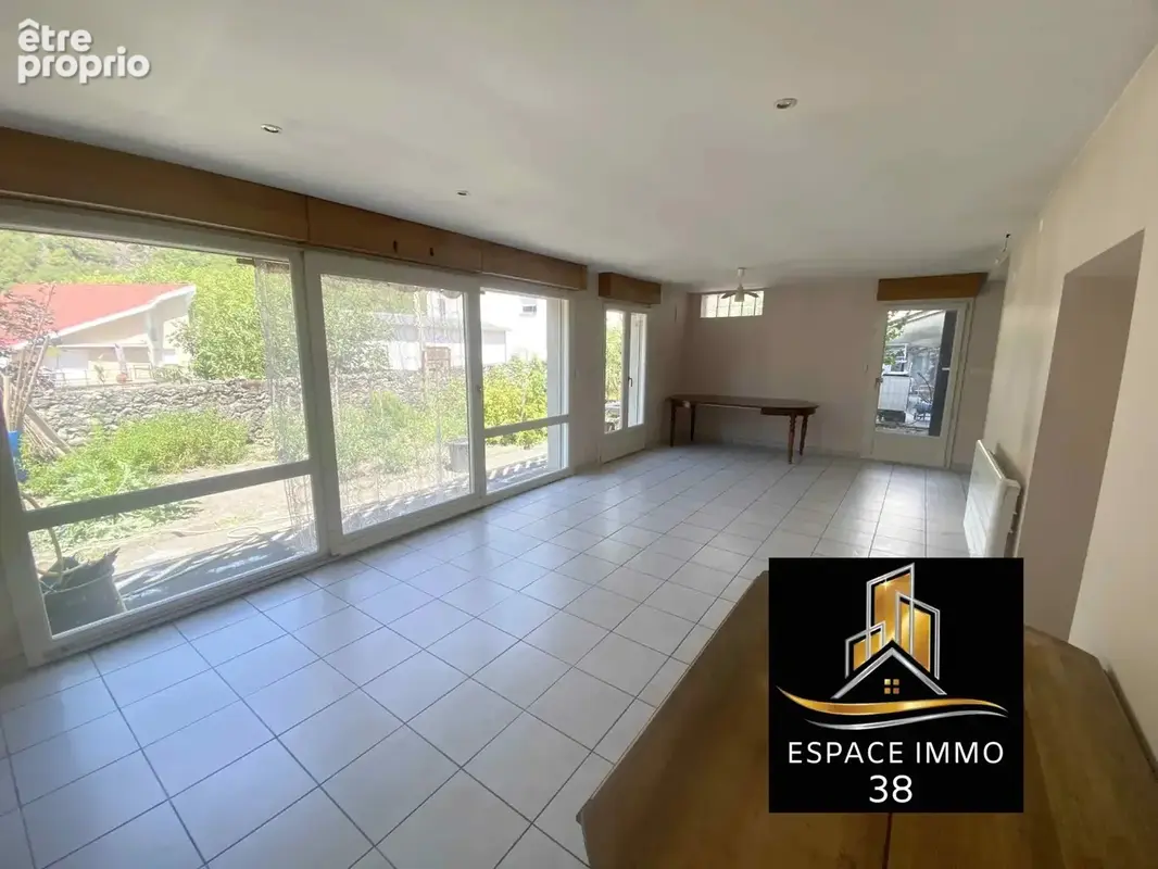Appartement à SECHILIENNE