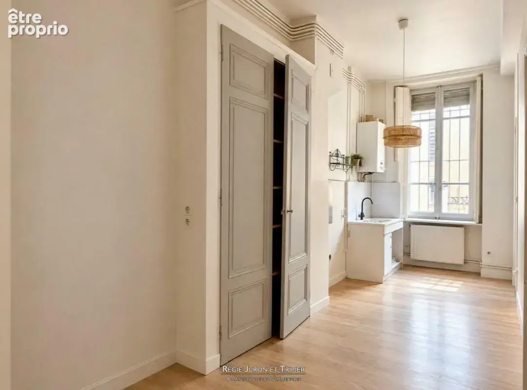F4 Traversant de 143 m² - Rue Duhamel- 69002 Lyon - photo 4