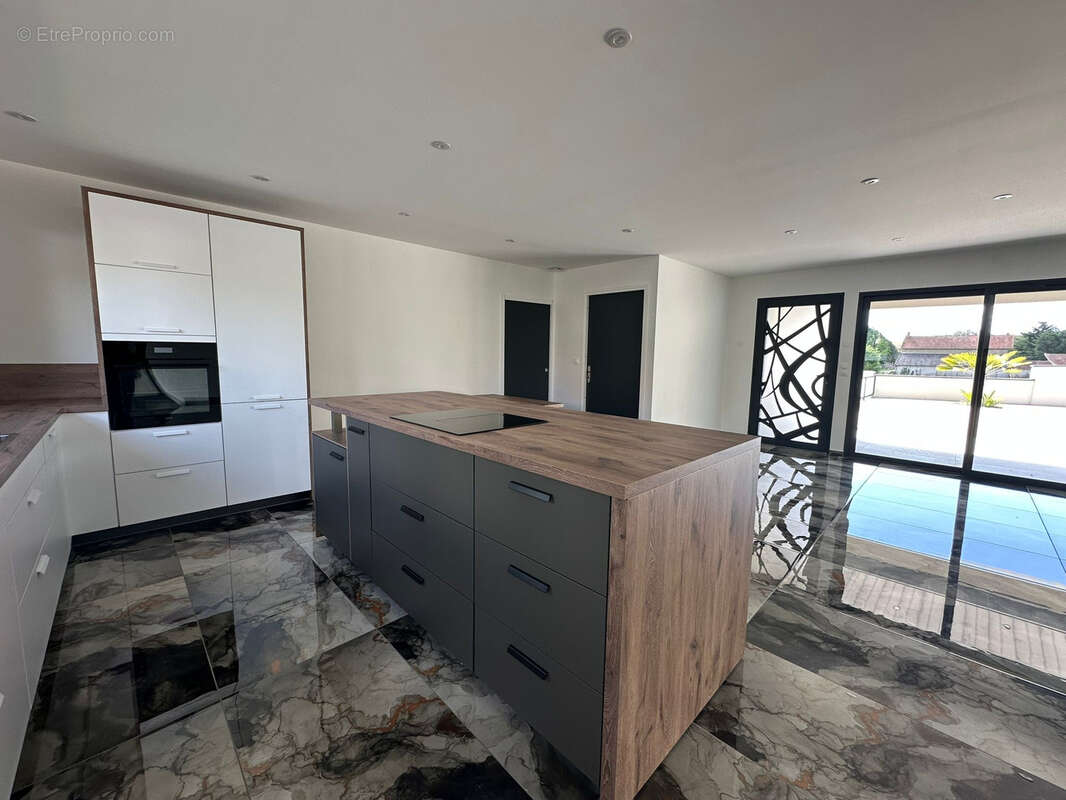 Maison à SAINT-ALBAN-LES-EAUX